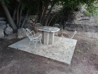 a table and four chairs sitting around a table at Mi Chalet Carlos Paz - Casa 18 in Villa Santa Cruz del Lago