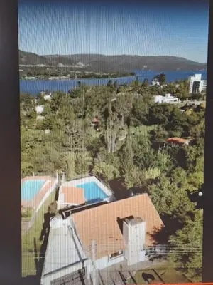 an aerial view of a resort with a swimming pool at Casa con piscina vista al lago montañas-Sierras de Córdoba in Villa Parque Siquiman