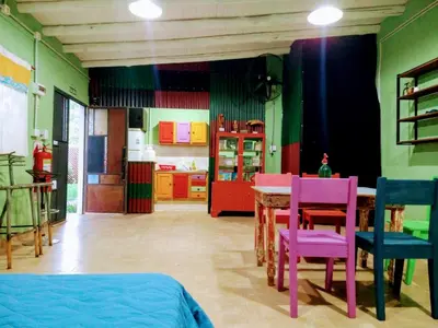 a room with a table and chairs and a kitchen at El Escarabajo Azul loft & Arte in Villa Carlos Paz