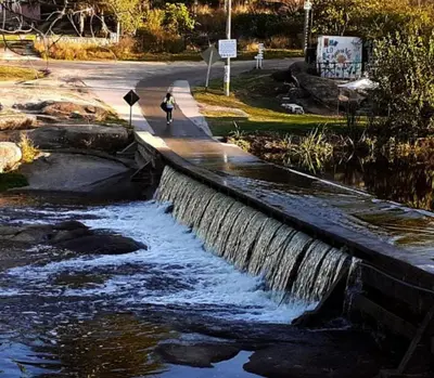 a small waterfall on the side of a river at El Escarabajo Azul loft & Arte in Villa Carlos Paz