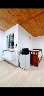 a bedroom with a bed and a wooden ceiling at Cabañas La Esperanza in Quebrada de los Pozos
