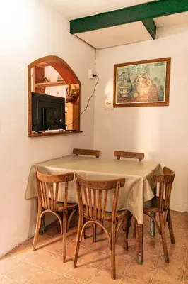 a dining room table with four chairs and a mirror at Meraki Classic in Villa Carlos Paz