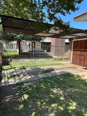 a fence in front of a house with a gate at Casa en Villa Carlos Paz in Villa Carlos Paz