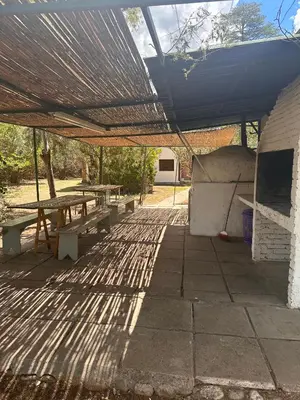 a picnic shelter with a picnic table and a grill at Tunquelen in Las Calles