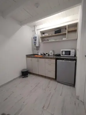 a small kitchen with a counter and a microwave at Schönes Loft in Villa General Belgrano