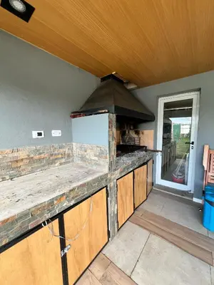 a kitchen with a stone counter top with a stove at Reserva Tajamar in Alta Gracia