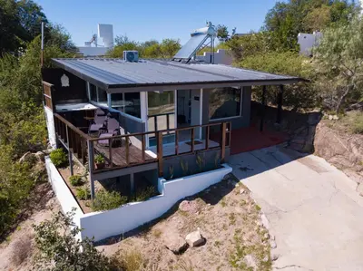 a house with a roof on top of a hill at AYRES SUITE in Villa Carlos Paz