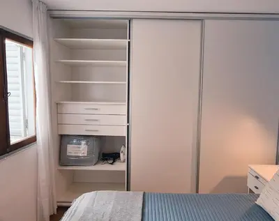 a bedroom with a bed and a closet at Casa Nómada - Centro in Cordoba