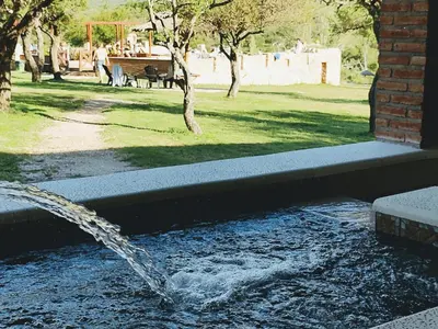 a stream of water in a fountain in a park at Apart & Cabañas 