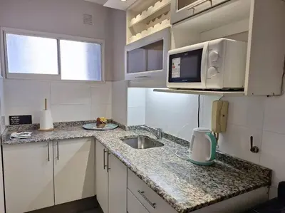 a small kitchen with a sink and a microwave at La mejor ubicación turística del centro Córdoba in Cordoba