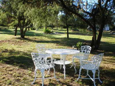 a table and four chairs sitting in a park at White Field Houses and Spa in Villa de Las Rosas