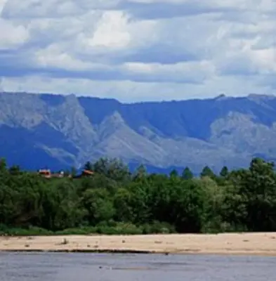 a body of water with mountains in the background at Mis Aromos in Mina Clavero