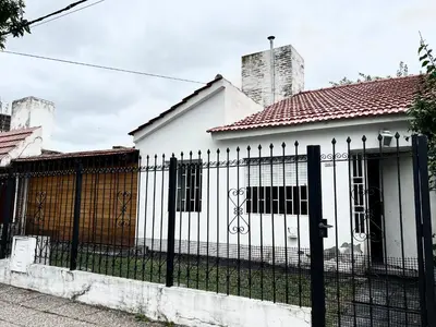 a black fence in front of a white house at Córdoba Shopping - ApartQ 3 in Cordoba