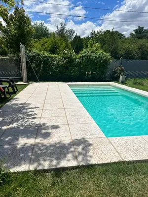 a swimming pool in the grass next to a yard at Departamento LAS ARAUCARIAS in Arroyo de Los Patos