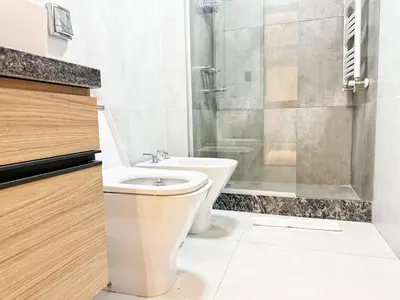 a bathroom with a toilet and a shower at Constantino 6 Apartments in Villa Carlos Paz