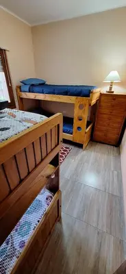 a room with two bunk beds and a lamp at Patuli House - Casa alquiler temporario Córdoba in Cordoba