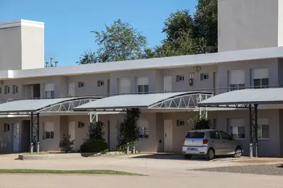 a car parked in front of a building at Hotel La Posada del Viajero in Río Cuarto