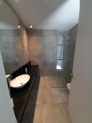 a bathroom with a sink and a shower at Hermosa casa en Puerto del Águila, a orillas del Dique Los Molinos in La Estancia