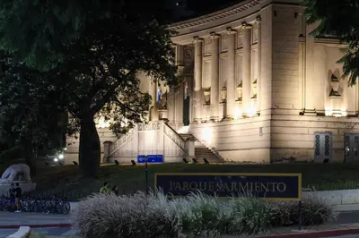 a building with a sign in front of it at THAYS 70. Hermoso Dpto en Parque de Las Tejas in Cordoba