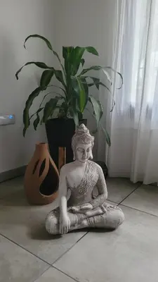 a statue of a woman sitting on the floor at Casa Buda in Almafuerte