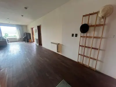 an empty living room with a hard wood floor at CASA VILLA LAGO AZUL CARLOS PAZ in Villa Carlos Paz