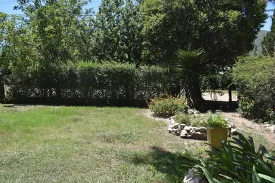 a yard with a fence and some plants and trees at El sueño de Norma in San Antonio de Arredondo