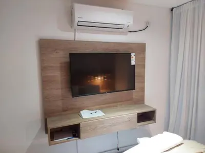 a television on a wall in a hotel room at Increíble dto de 1 dorm en Nva Cordoba in Cordoba