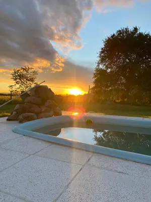 a hot tub with the sunset in the background at Portezuelo de árboles in Panaholma