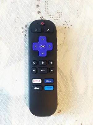 a remote control sitting on top of a bed at Departamento San Antonio in San Antonio de Arredondo