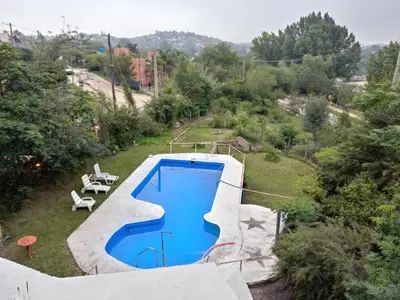 an overhead view of a swimming pool in a yard at Casa Villa Carlos Paz, con pileta, frente al río in Villa Carlos Paz