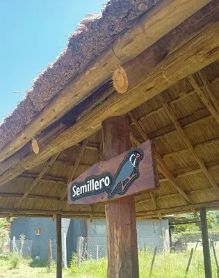 a sign that says schnitzelonga on a wooden building at Kapo TEAM , el zorzal in Villa Amancay