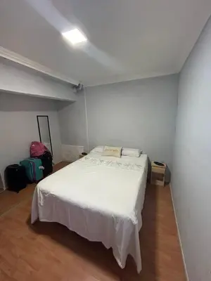 a bedroom with a white bed in a room at La Casa de Petro in Cordoba
