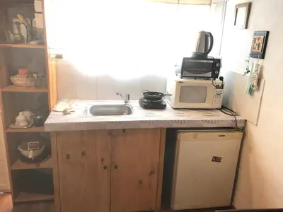 a kitchen with a sink and a microwave at FINCA URBANA departamentos in Alta Gracia