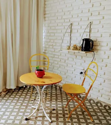 a table and two chairs in a room at Casa Olivia Habitación privada in Alta Gracia