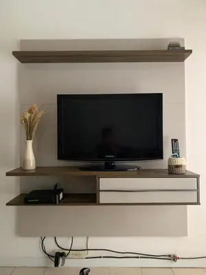 a flat screen tv sitting on a wall at Alojamiento Buen Pastor in Cordoba