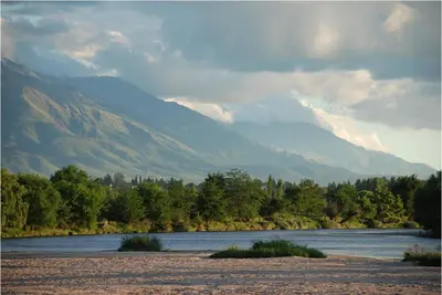 a view of a river with a mountain in the background at Casa Playa Mansa in Mina Clavero