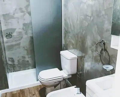 a bathroom with a toilet and a shower at Dpto en Carlos Paz con vista al Lago in Villa Carlos Paz