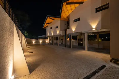 an empty courtyard of a building at night at Bonaire Aparthotel in Villa General Belgrano