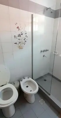 a bathroom with a toilet and a shower at Cerro de las Rosas in Cordoba