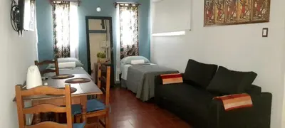 a living room with a couch and a bed and a table at Cerro de las Rosas in Cordoba