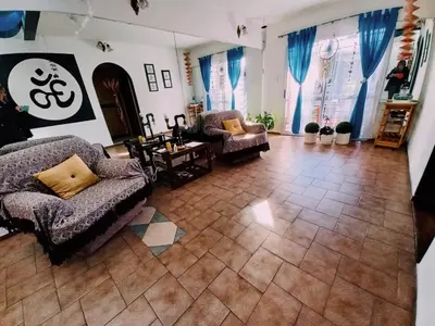 a living room with two chairs and a couch at Impecable departamento temporario en Córdoba in Cordoba