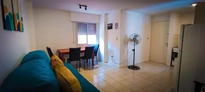 a living room with a blue couch and a table at Departamento SANATORIO ALLENDE - OULTON - GÜEMES - CENTRO - 5 MIN HOSPITAL PRIVADO - QUALITY - CÓRDOBA in Cordoba
