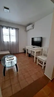 a living room with a coffee table and a tv at Apartamento -Alberdi Chic B- Barrio cercanos Nueva Córdoba, Güemes, Alberdi, By Apartcba in Cordoba