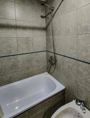 a bathroom with a bath tub and a toilet at Loft General Paz in Cordoba
