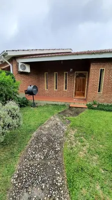 a brick house with a pathway in front of it at Ofelia, departamento en Alta Gracia. in Alta Gracia