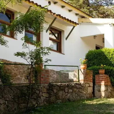 HOSTERÍA ARROYO CRISTAL