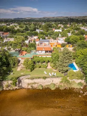 an aerial view of a house with a swimming pool at Cabañas el Bierzo in Villa Cura Brochero