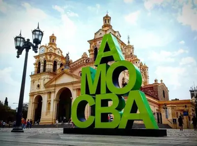 a building with a large green sign in front of it at Mi lugar, tu lugar in Cordoba