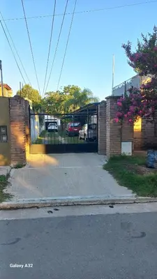 a gate in a brick building with a parking lot at Complejo La Tere- depto 1 in Cordoba