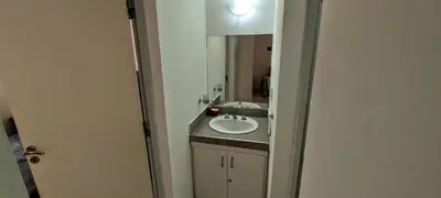 a bathroom with a sink and a mirror at Oasis, departamento en Carlos paz in Villa Carlos Paz